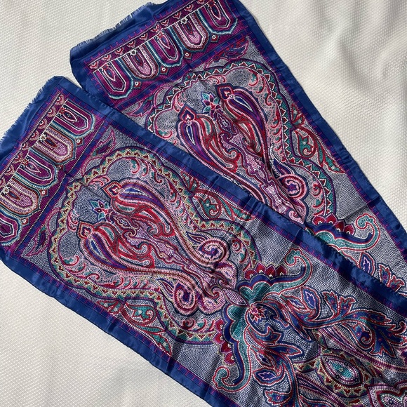 Oscar de la Renta Accessories - 100% silk scarf made in Japan Oscar de la renta